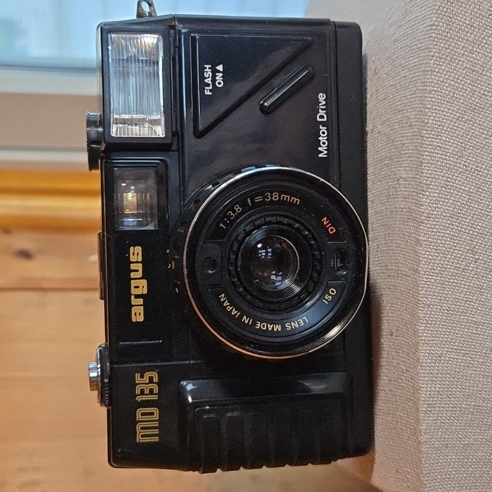 Argus 35MM Model MD 135 Camera For Parts/Repair - Picture 2 of 7